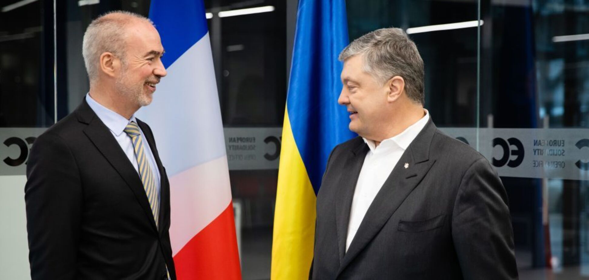 'Важно сохранить санкции против России': Порошенко провел встречу с послом Франции