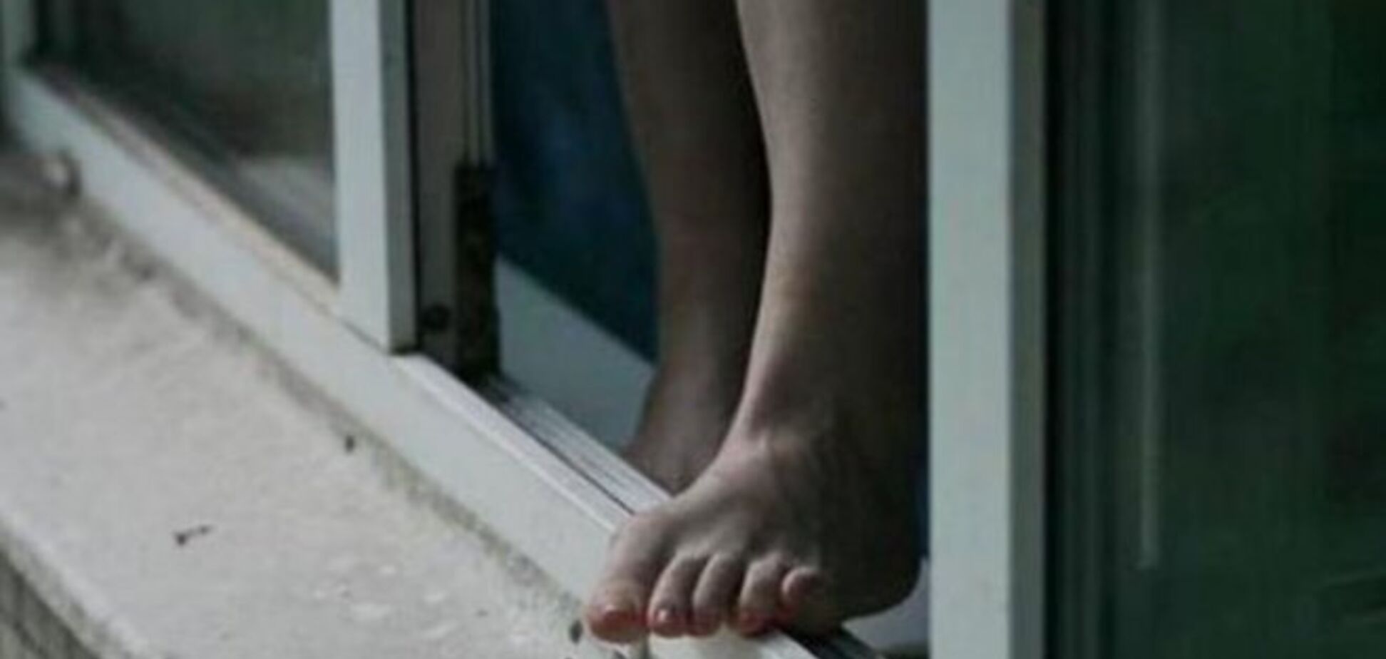 В Черкассах коп спас 20-летнюю девушку от самоубийства. Фото, видео