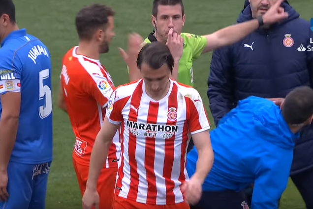 Курьез дня: футболиста удалили с поля дважды за две минуты