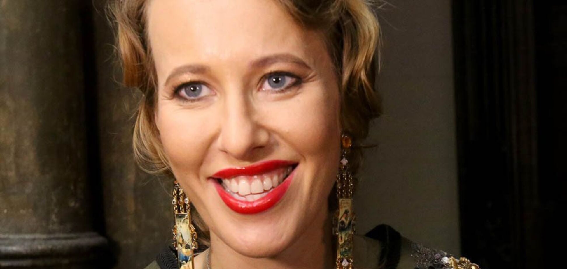 Посмеявшись над прозвищем мужа, Собчак показалась на сцене в роли лошади