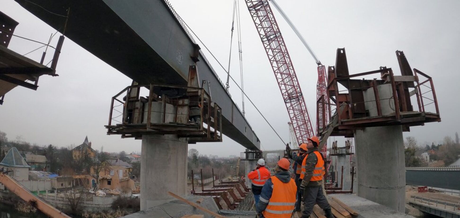 Дальше – метро на Троещину: Кличко показал, как строят мост над Русановским озером