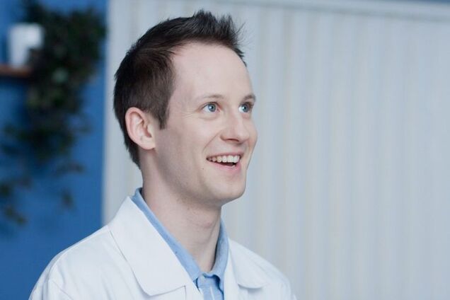 'Были в душе': звезда 'Интернов' рассказал, как признался друзьям, что он гей