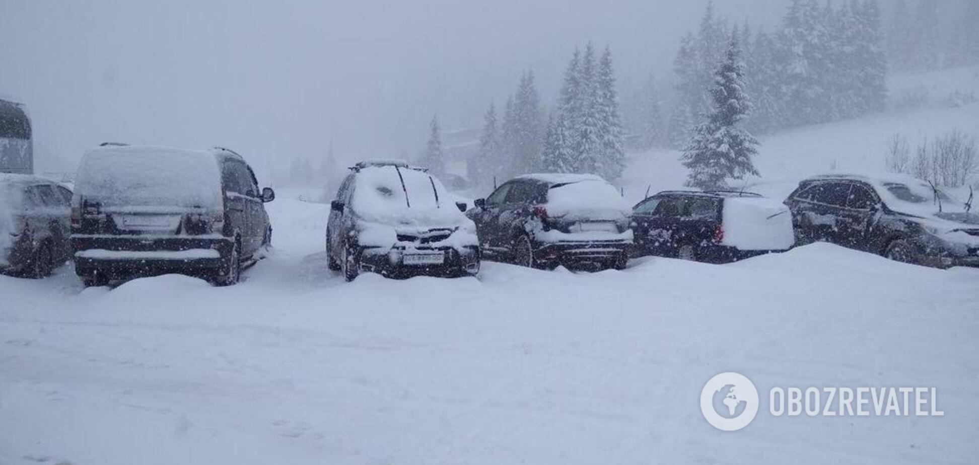 Прикарпаття завалило 1,2 м снігу: деталі і нові фото і відео 'апокаліпсису'