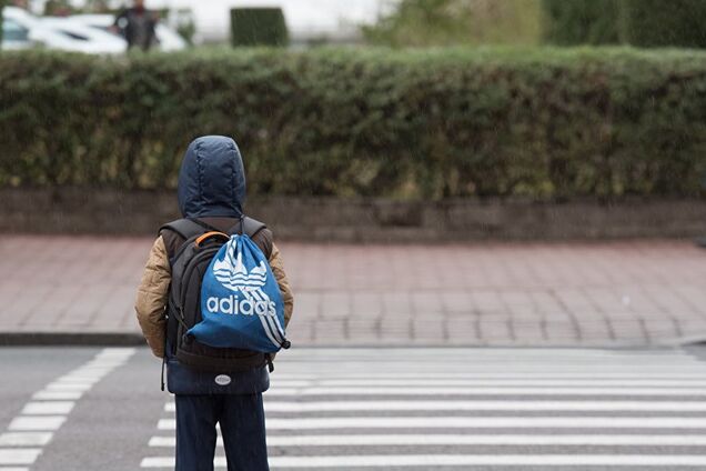 Маленький школьник попал под колеса авто в Днепре. Фото и видео