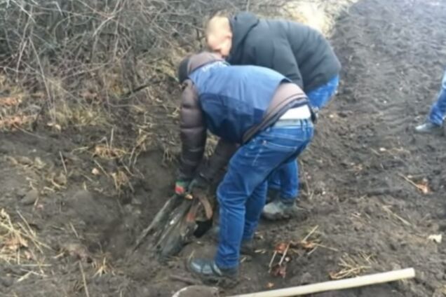 Вивіз у лісосмугу: на Черкащині чоловік вбив нареченого доньки. Відео