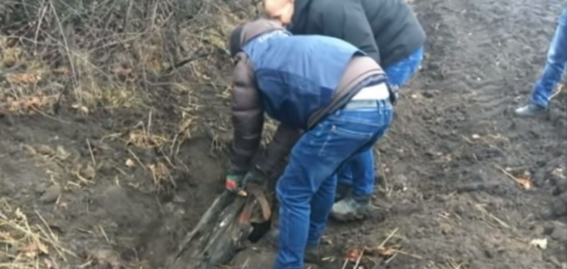Вивіз у лісосмугу: на Черкащині чоловік вбив нареченого доньки. Відео
