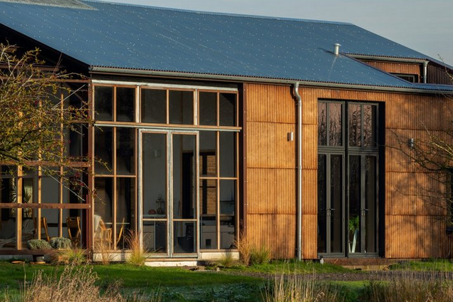 Солнечные панели и конопляный биопластик: в Британии показали углеродно-негативный дом
