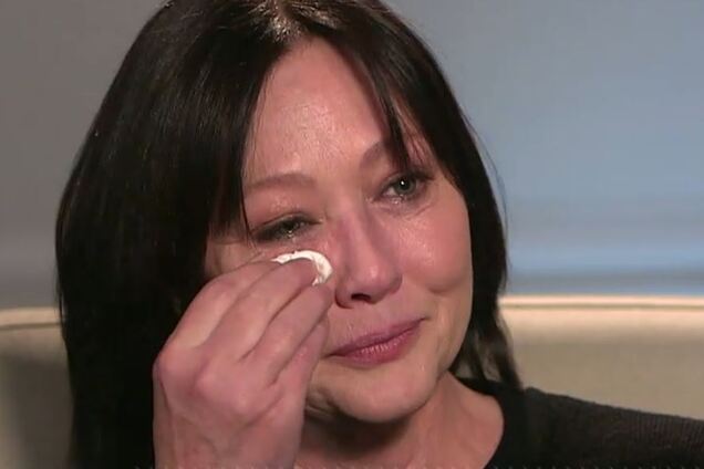 'Смотрят, как на мертвеца': больная раком звезда 'Беверли-Хиллз' Шеннен Доэрти выплеснула свою боль