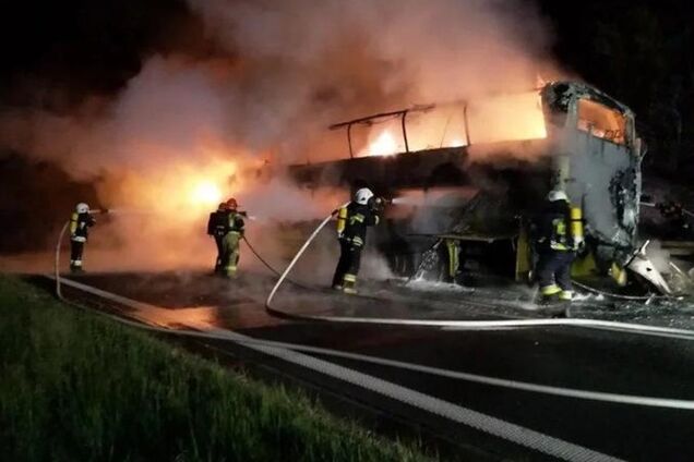 У Польщі під час руху загорівся автобус із українцями