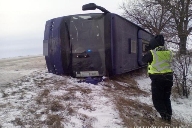 На трассе Одесса-Киев перевернулся автобус с пассажирами