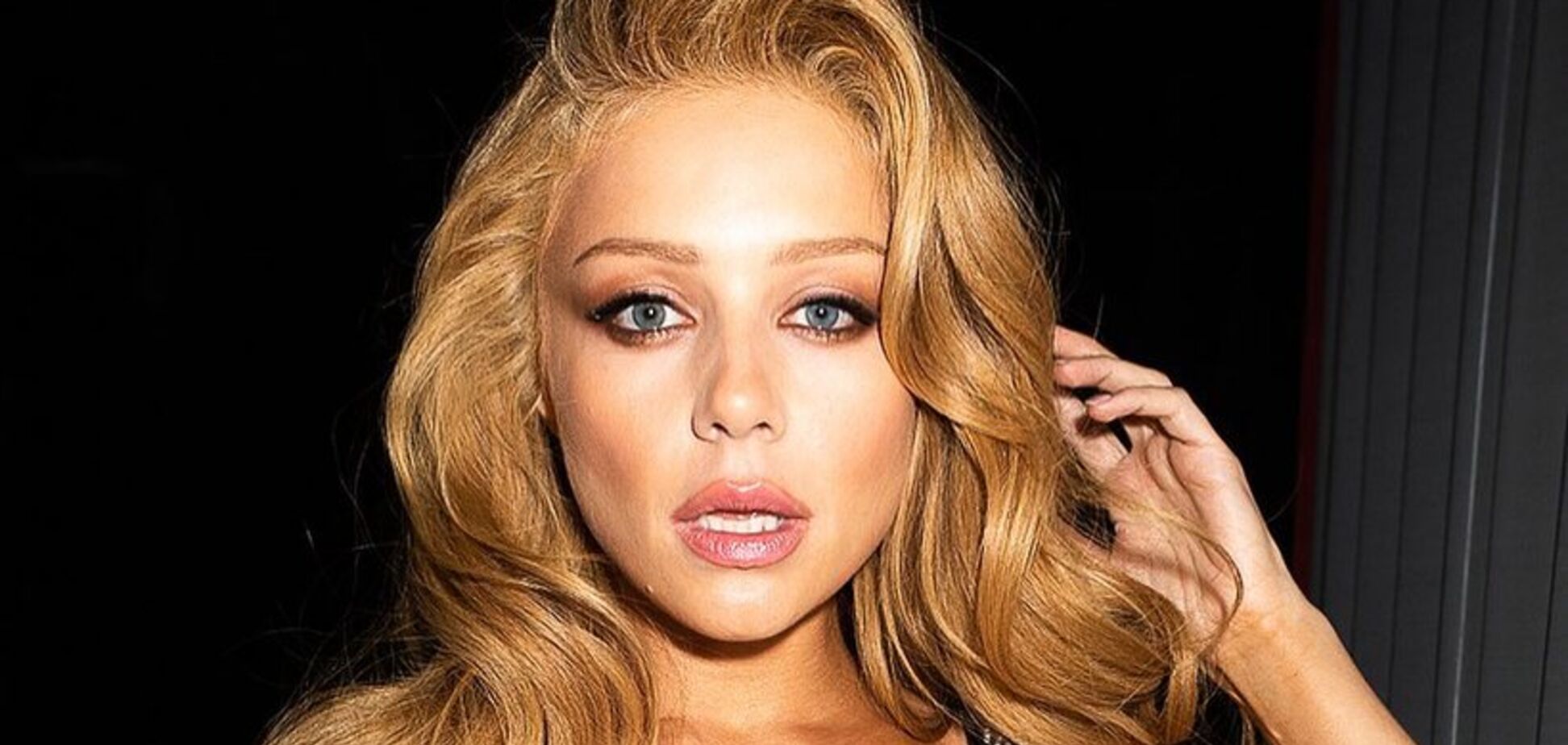 'Просто вогонь': Кароль в халаті на голе тіло засвітила пишні груди