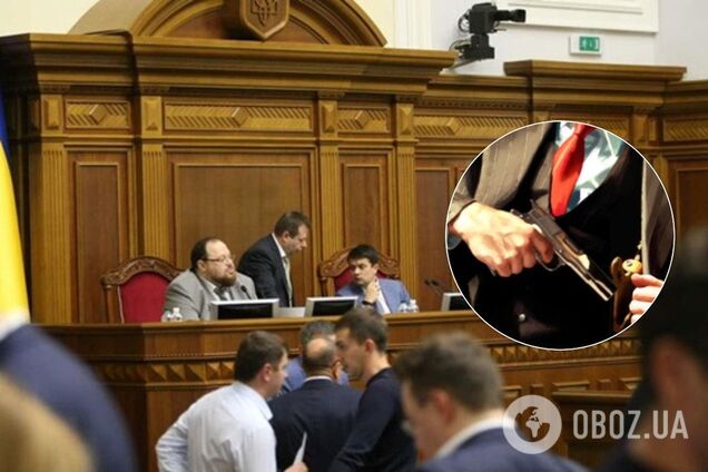 Нардеп помітив зброю на засіданні у Раді: у Разумкова відповіли. Фотофакт