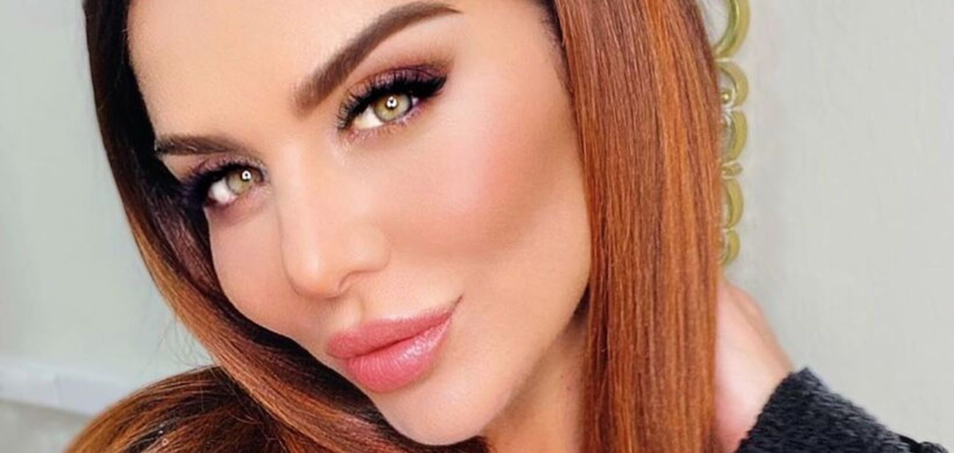 'Без трусов сидит': Седокову разгромили из-за откровенного фото