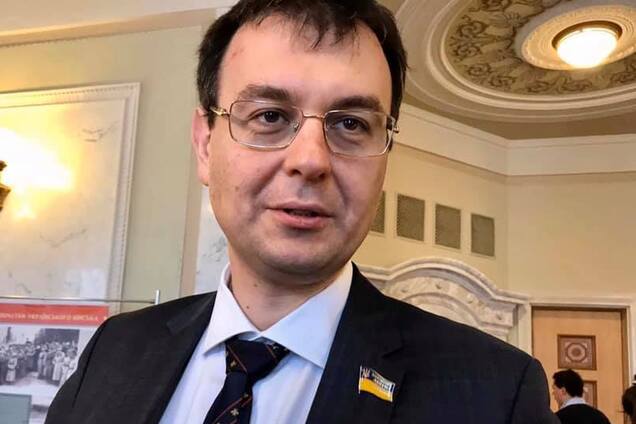 Две пенсии 'на шее': 'слуга народа' засветил в Раде брендовый аксессуар