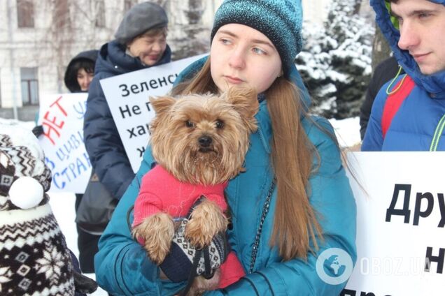 "Друзів не продаємо!" У Дніпрі влаштували "пухнастий" протест проти ініціативи "слуги" Брагаря