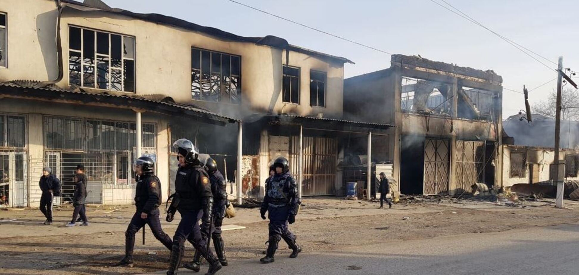 Справжнє місиво! На кордоні Казахстану та Киргизії спалахнули бої, є загиблі