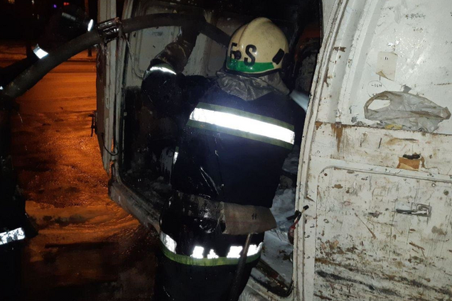 На Днепропетровщине на ходу загорелся автобус. Фото