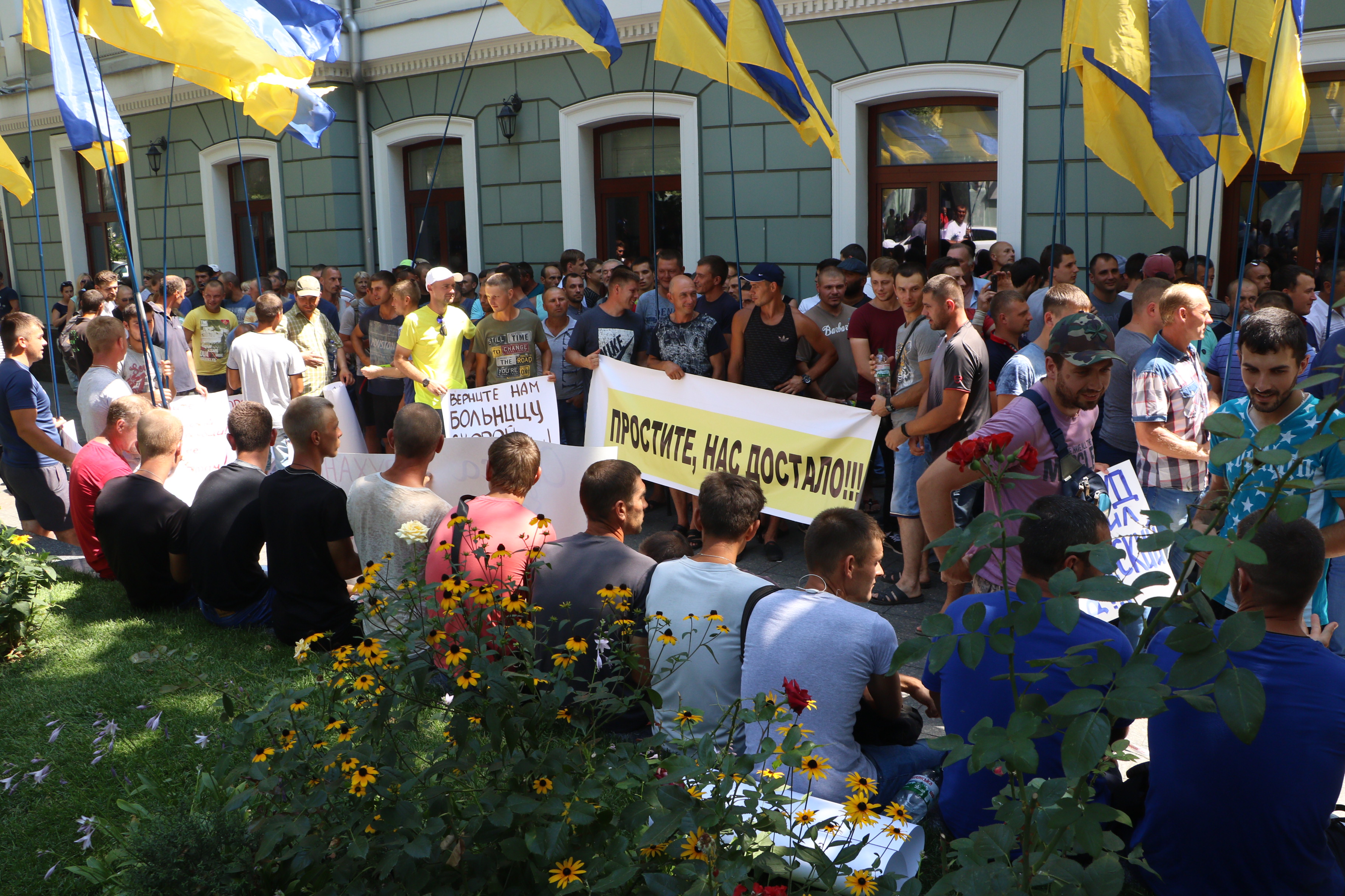  "Вибачте, нас дістало": в Одесі жителі вийшли на масштабний мітинг проти Труханова 