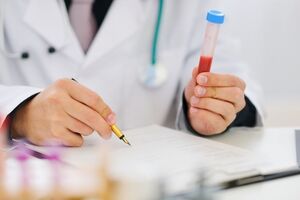 В12-дефицитная анемия: причины возникновения и основные симптомы, способы лечения заболевания