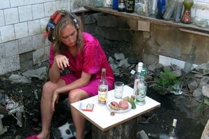 Женский алкоголизм: причины возникновения и основные симптомы, способы лечения заболевания