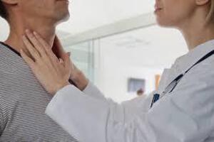 Коллоидная киста щитовидной железы: причины возникновения и основные симптомы, способы лечения заболевания