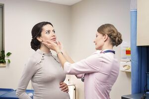 Рак щитовидной железы у беременных: причины возникновения и основные симптомы, способы лечения заболевания