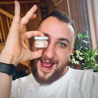 Михайло Веган