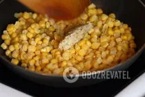 Салат с кальмарами и кукурузой - Шаг 6 Салат с кальмарами и кукурузой - Шаг 6