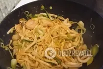 Локшина з морепродуктами - Крок 7 Локшина з морепродуктами - Крок 7