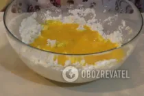Творожная запеканка с изюмом - Шаг 2 Творожная запеканка с изюмом - Шаг 2