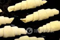 Круасани з листкового тіста - Крок 4 Круасани з листкового тіста - Крок 4