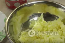 Яблучні оладки - Крок 2 Яблучні оладки - Крок 2
