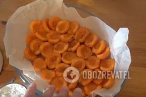Шарлотка с абрикосами - Шаг 2 Шарлотка с абрикосами - Шаг 2