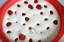 Шарлотка с клубникой - Шаг 6 Шарлотка с клубникой - Шаг 6