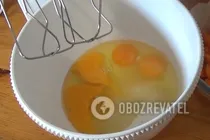 Шарлотка с персиками - Шаг 2 Шарлотка с персиками - Шаг 2