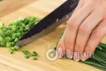 Салат із куркою, горіхами і квасолею - Крок 2 Салат із куркою, горіхами і квасолею - Крок 2