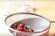Прозрачный кисель из клюквы - Шаг 1 Прозрачный кисель из клюквы - Шаг 1