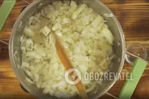Цибулевий суп із вершками і травами - Крок 2 Цибулевий суп із вершками і травами - Крок 2