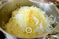 Луковый суп с чесноком и белым вином - Шаг 3 Луковый суп с чесноком и белым вином - Шаг 3