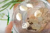 Малосольные огурцы с чесноком - Шаг 3 Малосольные огурцы с чесноком - Шаг 3