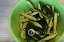 Малосольные огурцы с растительным маслом - Шаг 2 Малосольные огурцы с растительным маслом - Шаг 2