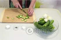 Салат из огурцов с луком и уксусом - Шаг 1 Салат из огурцов с луком и уксусом - Шаг 1