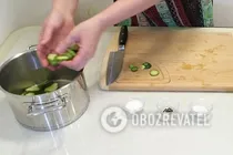 Салат из огурцов с луком и уксусом - Шаг 2 Салат из огурцов с луком и уксусом - Шаг 2