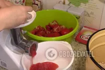 Салат с фасолью и помидорами - Шаг 2 Салат с фасолью и помидорами - Шаг 2