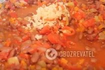 Грецький салат з квасолею і овочами - Крок 6 Грецький салат з квасолею і овочами - Крок 6
