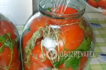 Квашеные помидоры с хреном - Шаг 6 Квашеные помидоры с хреном - Шаг 6