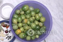 Зеленые помидоры с гвоздикой - Шаг 1 Зеленые помидоры с гвоздикой - Шаг 1