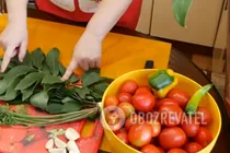 Квашеные помидоры с листьями ореха - Шаг 1 Квашеные помидоры с листьями ореха - Шаг 1