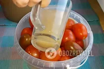 Квашеные помидоры с луком и горчицей - Шаг 5 Квашеные помидоры с луком и горчицей - Шаг 5