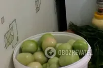 Зеленые квашеные помидоры - Шаг 1 Зеленые квашеные помидоры - Шаг 1